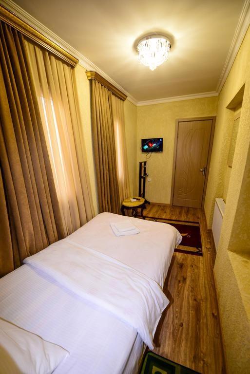 Hotel Vladi คูทายสิ ภายนอก รูปภาพ