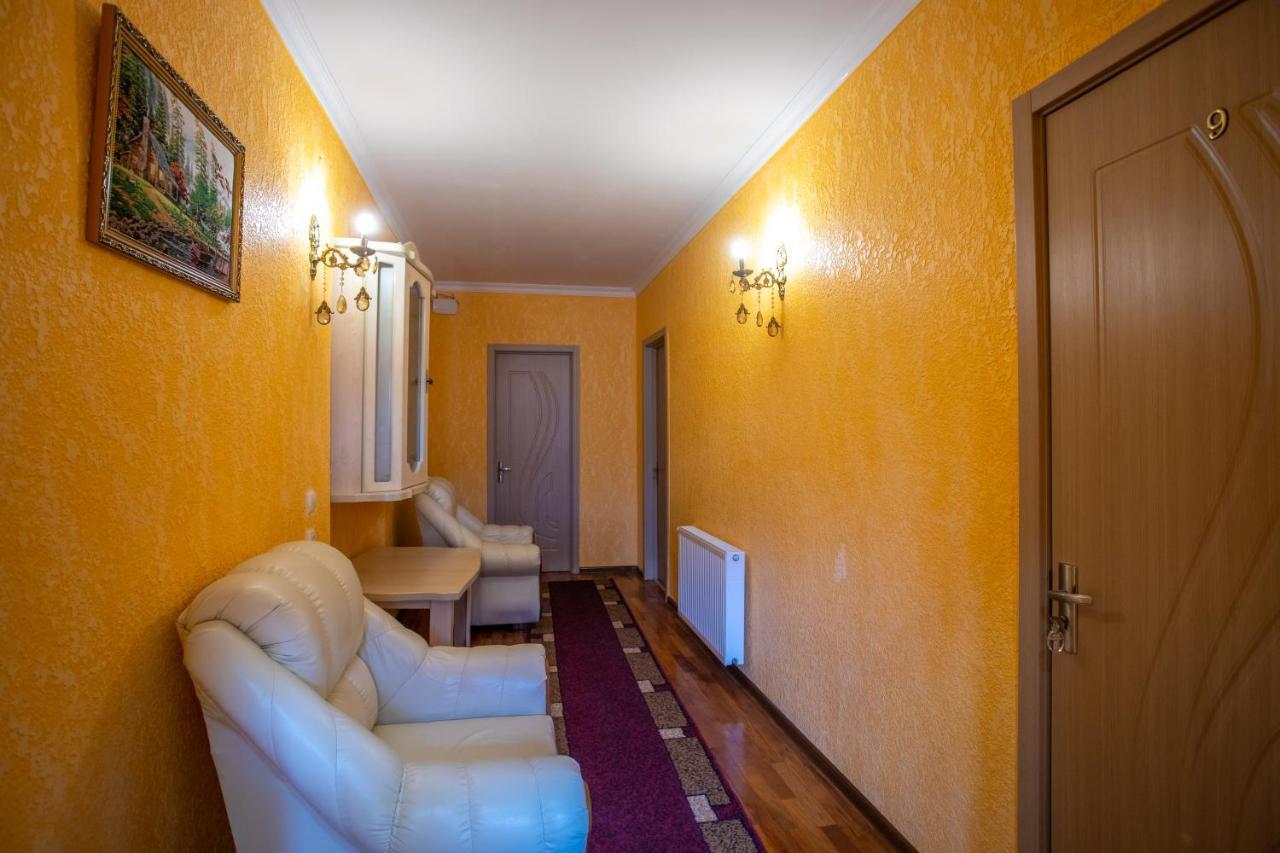Hotel Vladi คูทายสิ ภายนอก รูปภาพ