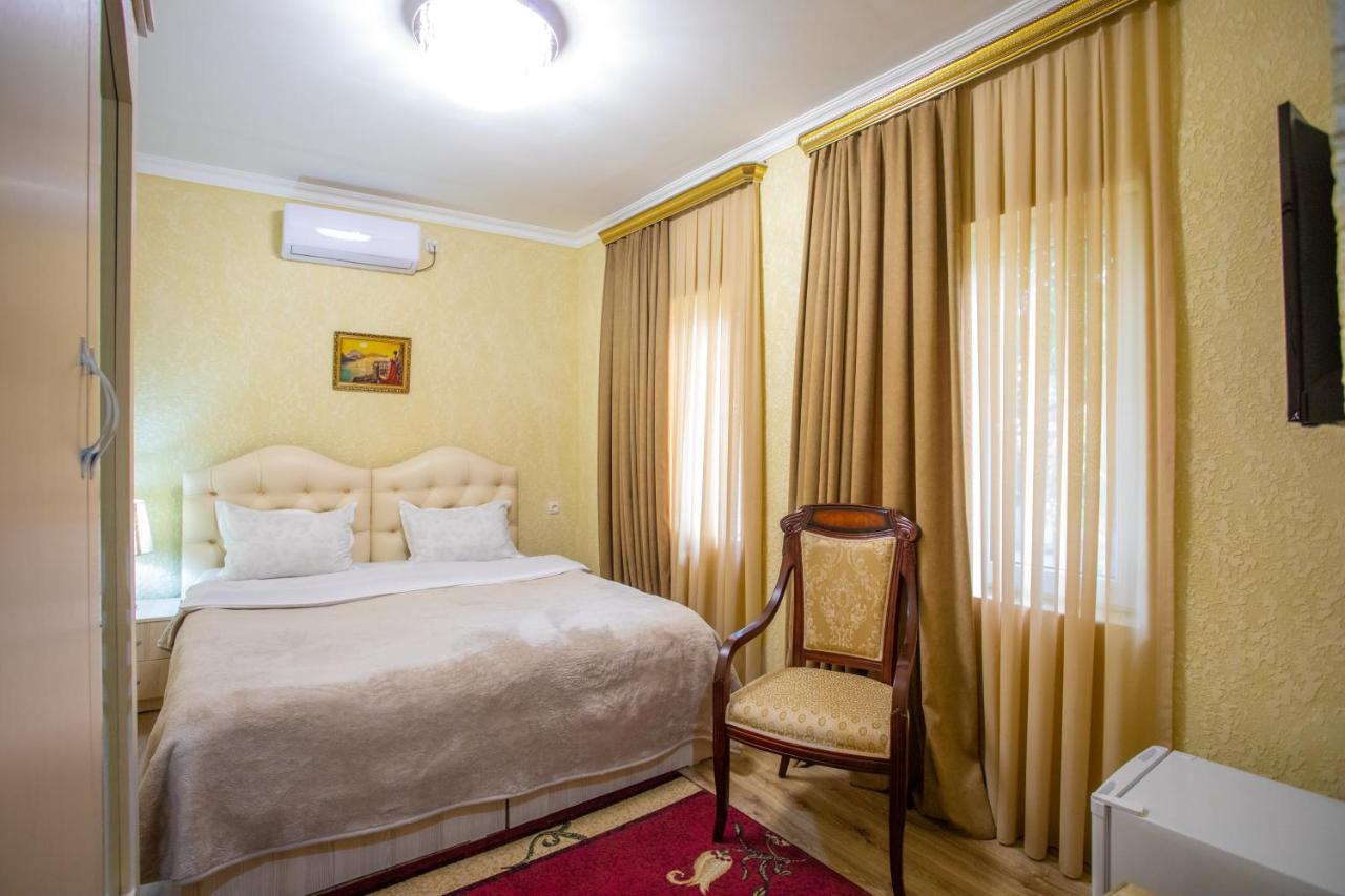Hotel Vladi คูทายสิ ภายนอก รูปภาพ