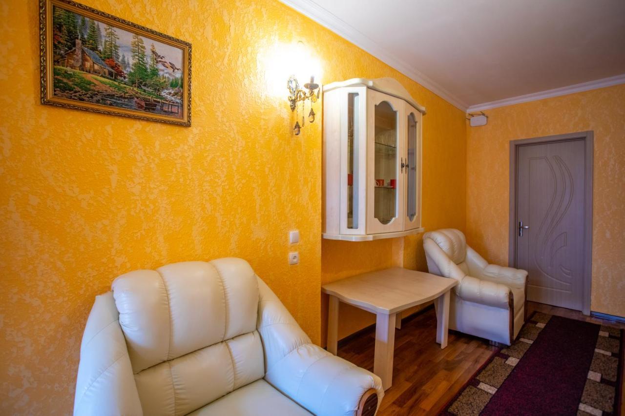 Hotel Vladi คูทายสิ ภายนอก รูปภาพ