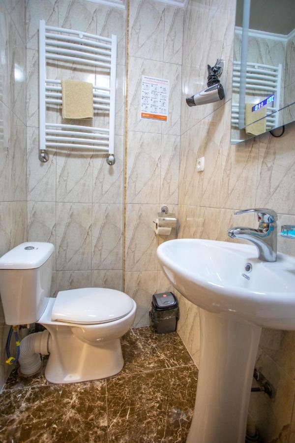 Hotel Vladi คูทายสิ ภายนอก รูปภาพ