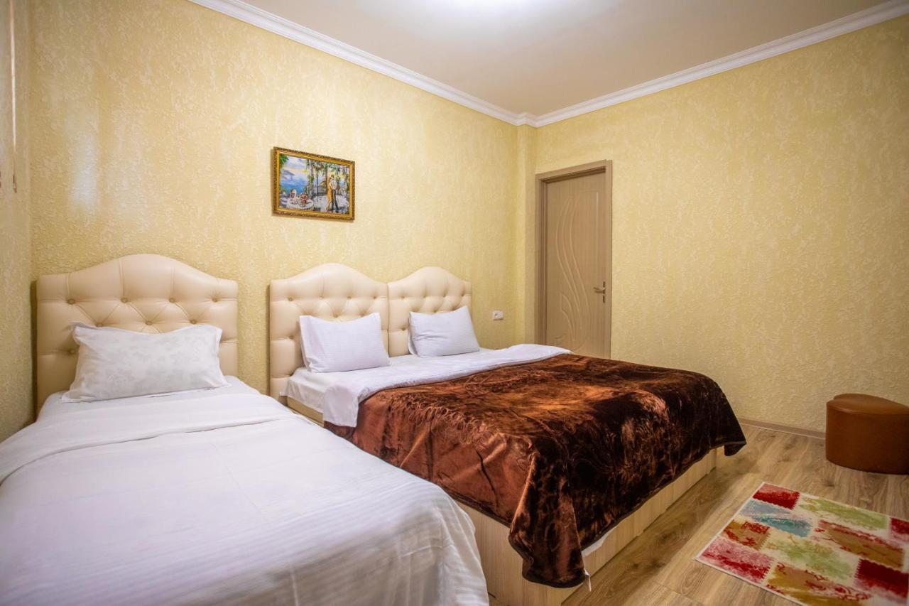 Hotel Vladi คูทายสิ ภายนอก รูปภาพ