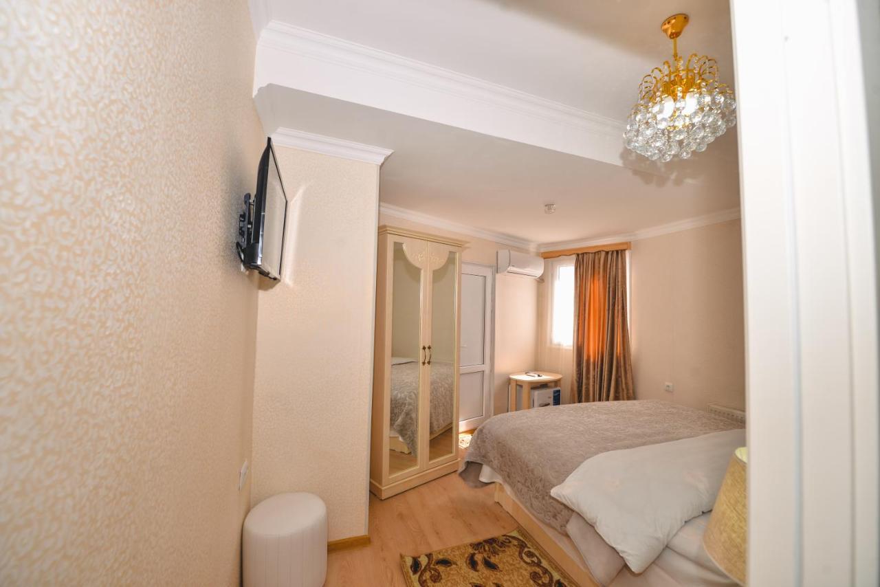 Hotel Vladi คูทายสิ ภายนอก รูปภาพ