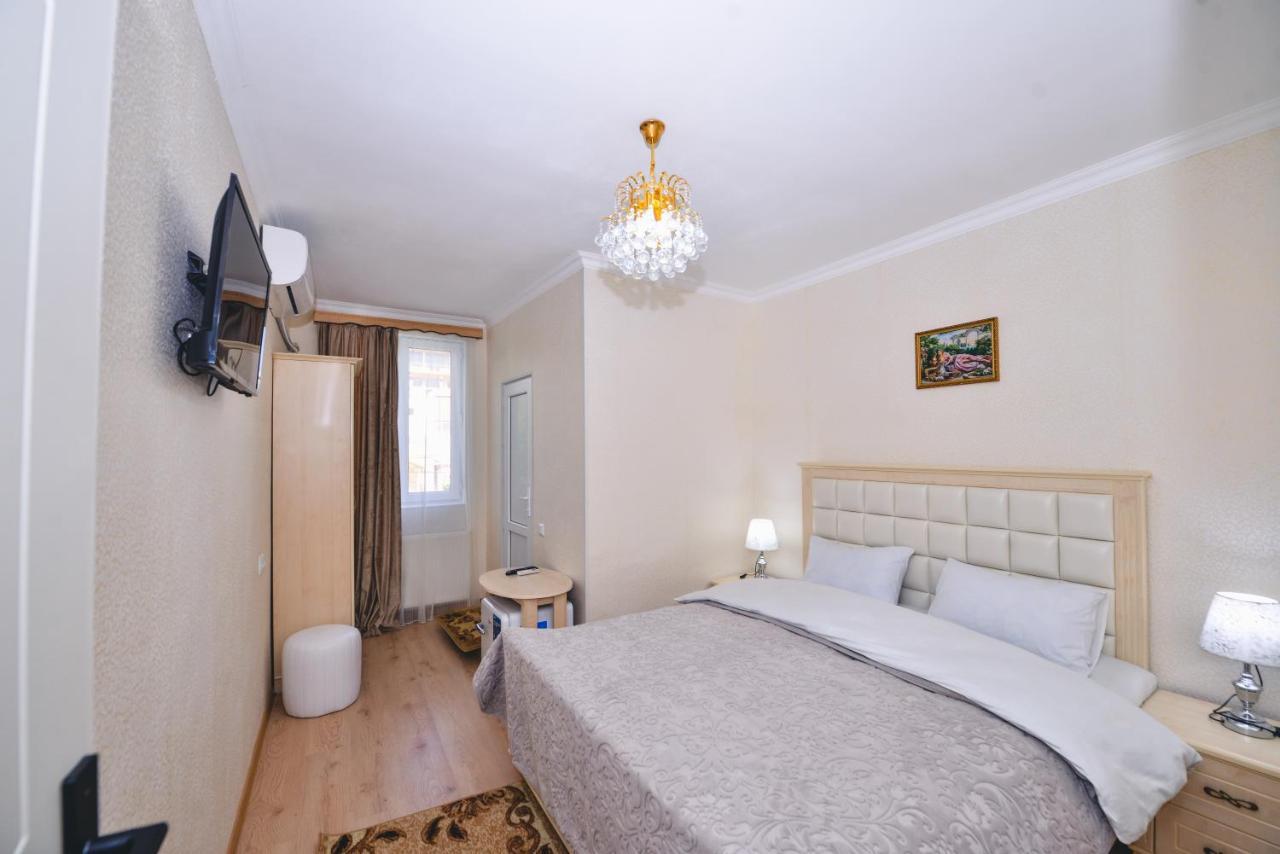 Hotel Vladi คูทายสิ ภายนอก รูปภาพ