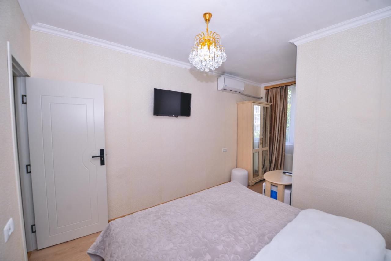 Hotel Vladi คูทายสิ ภายนอก รูปภาพ
