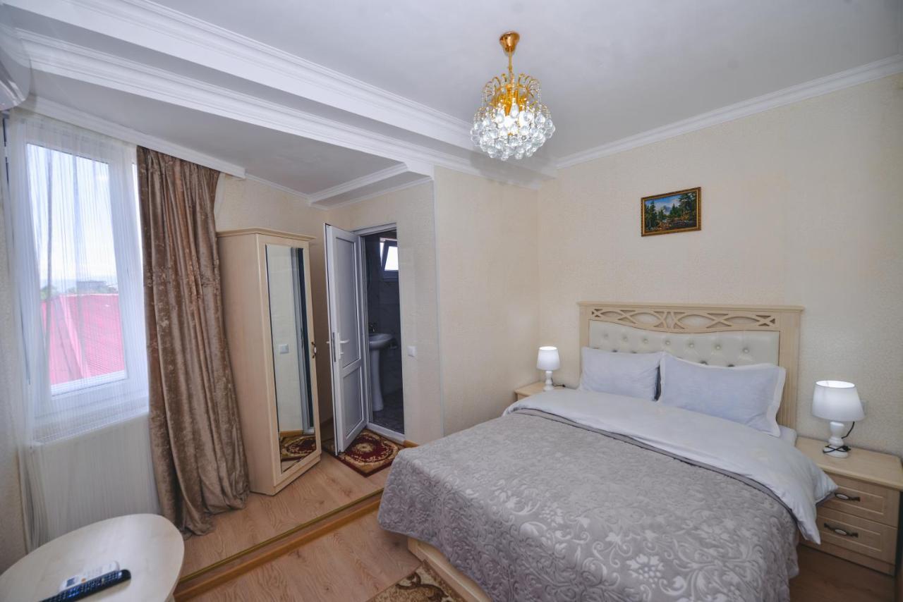 Hotel Vladi คูทายสิ ภายนอก รูปภาพ