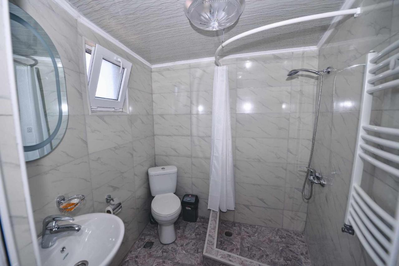Hotel Vladi คูทายสิ ภายนอก รูปภาพ